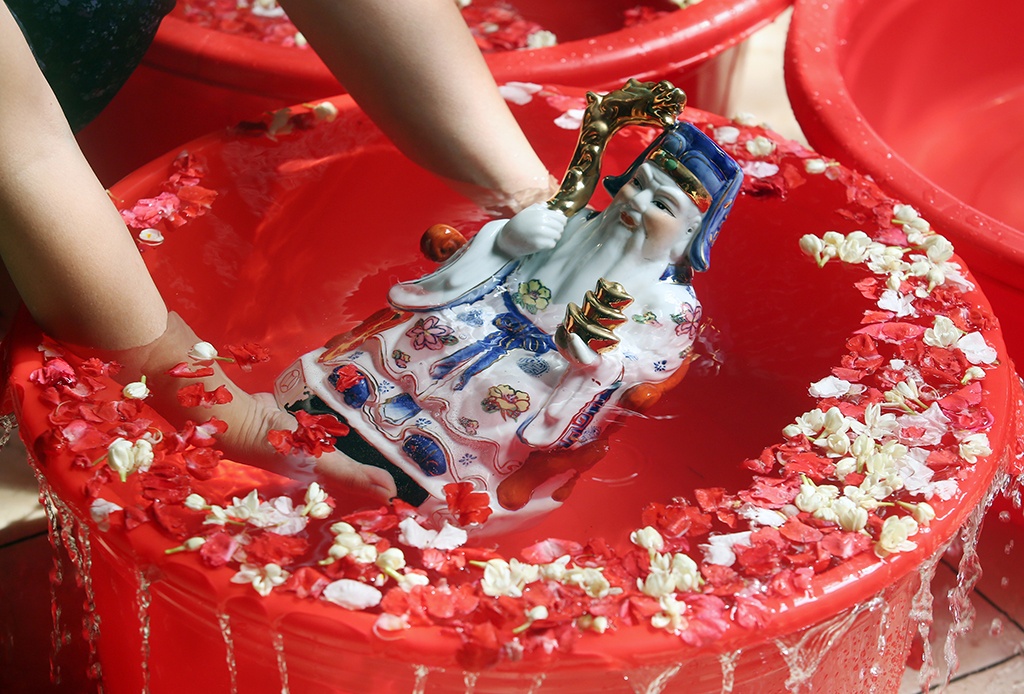 Chau A don Tet Nham Dan giua moi lo dich benh hinh anh