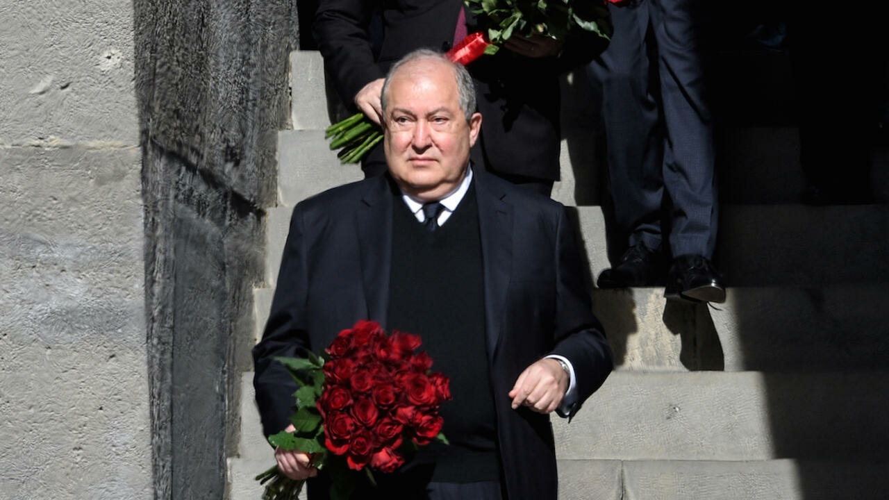 Tong thong Armenia bat ngo tu chuc hinh anh