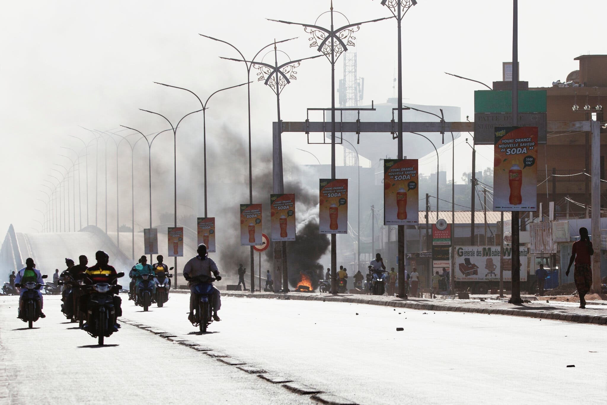 quan doi lat do tong thong Burkina Faso anh 4