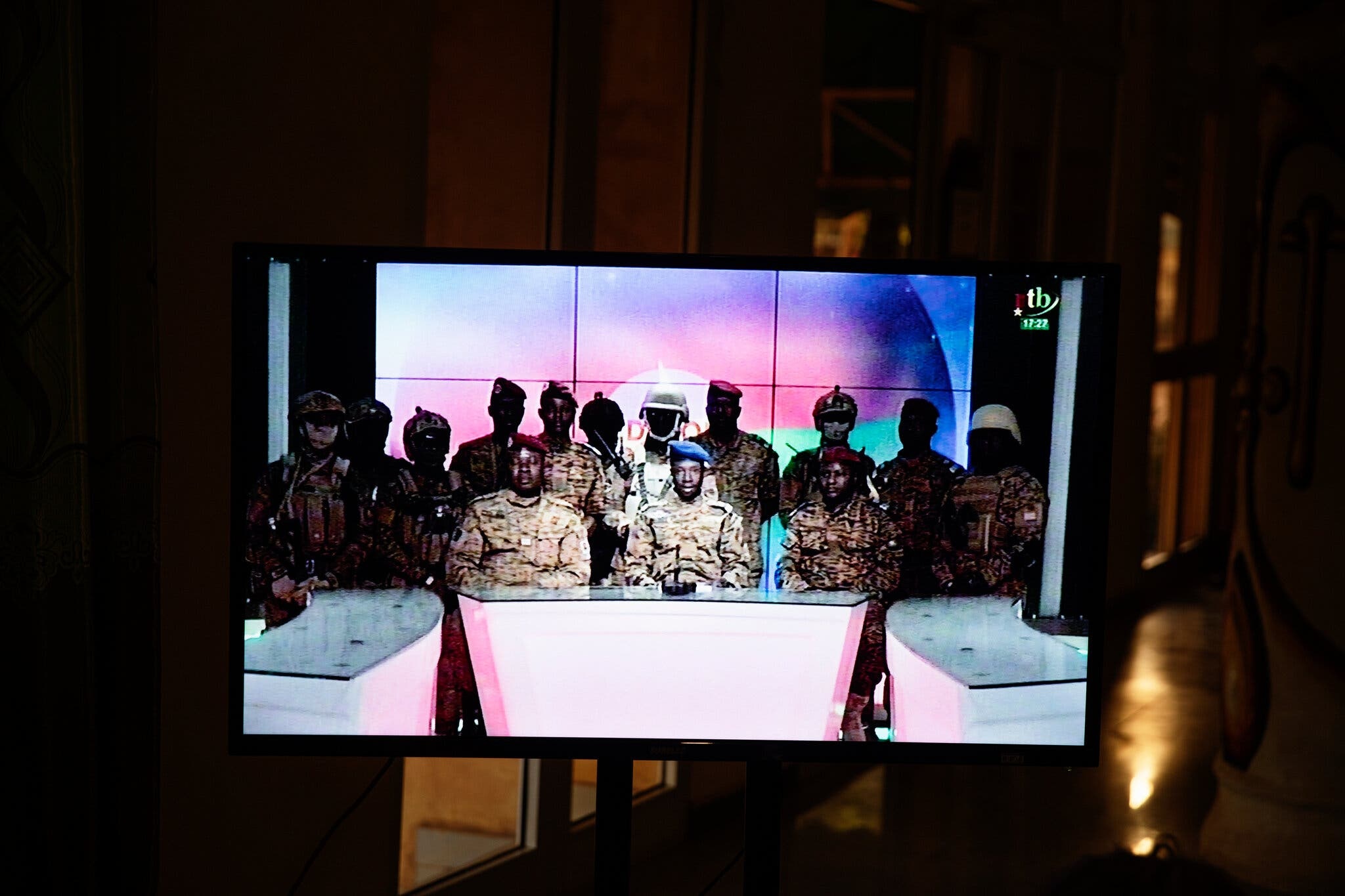 quan doi lat do tong thong Burkina Faso anh 3