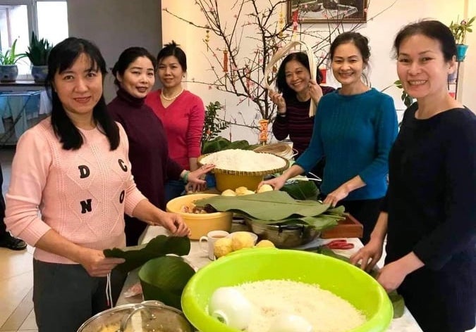 Ben 'mieng ho chien tranh', Tet van ve voi nguoi Viet o Ukraine hinh anh