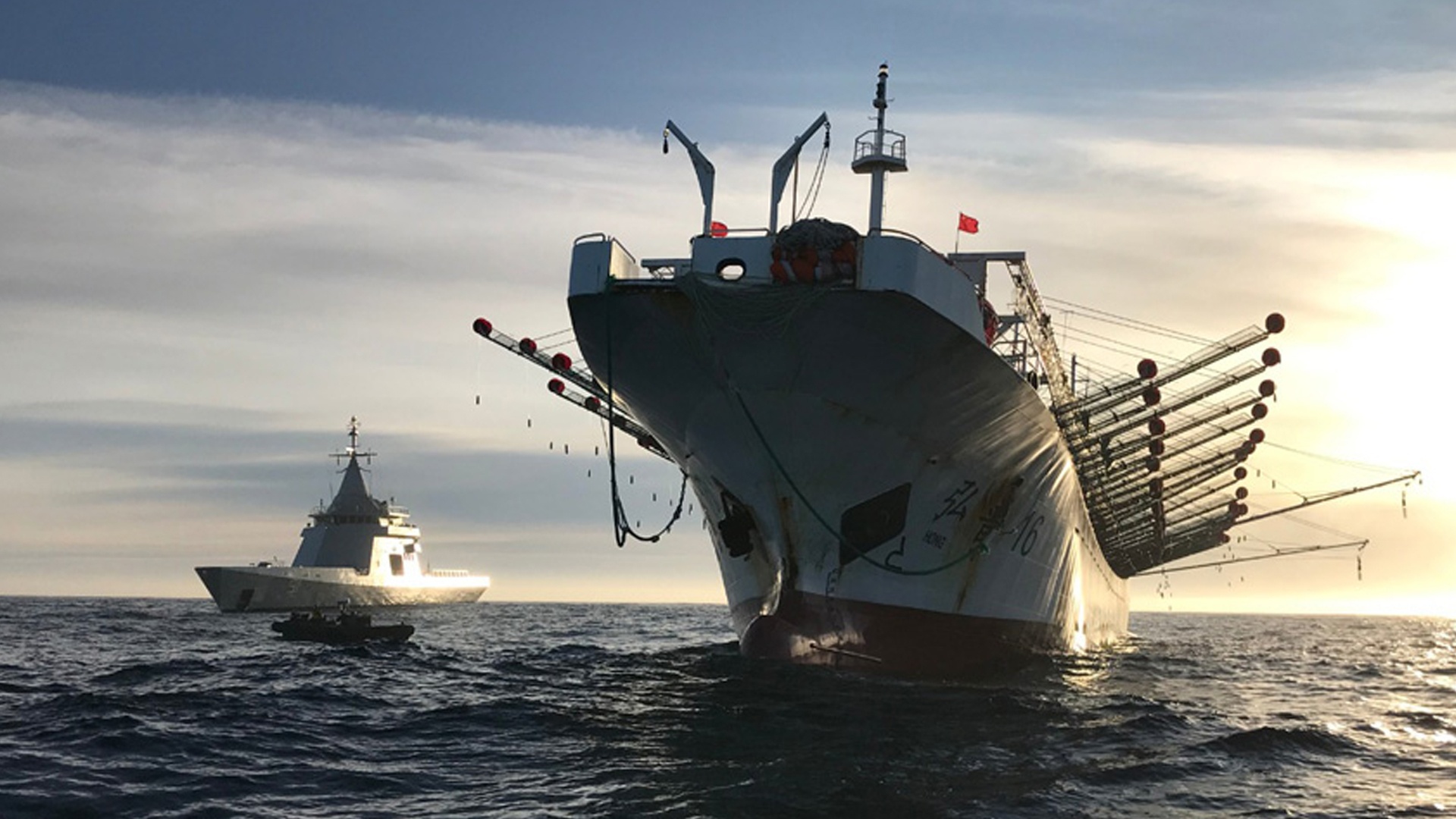 Bien Tay Phi kiet que sau khi doi tau ca Trung Quoc den hinh anh