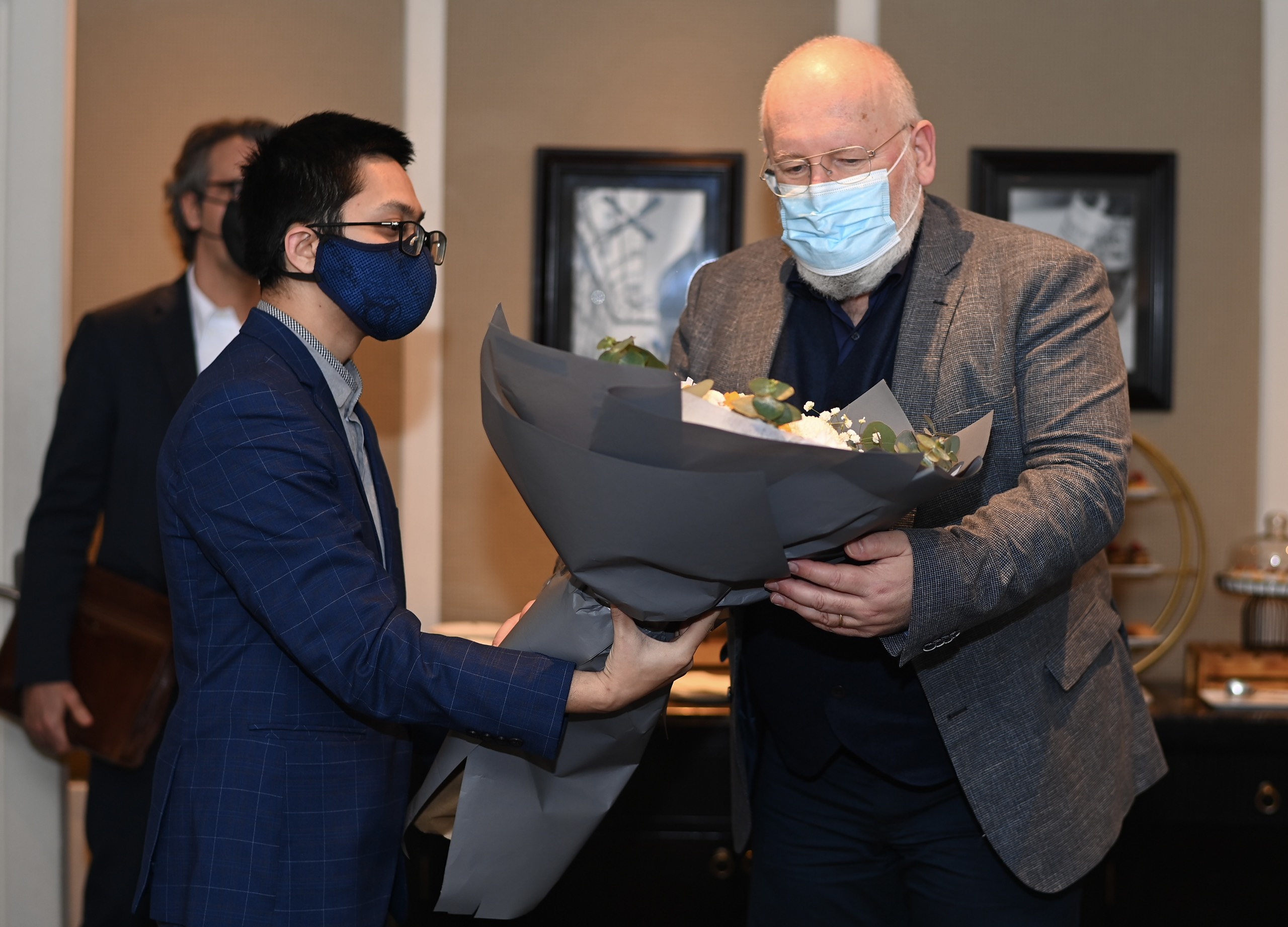 Pho chu tich EC toi Viet Nam anh 2