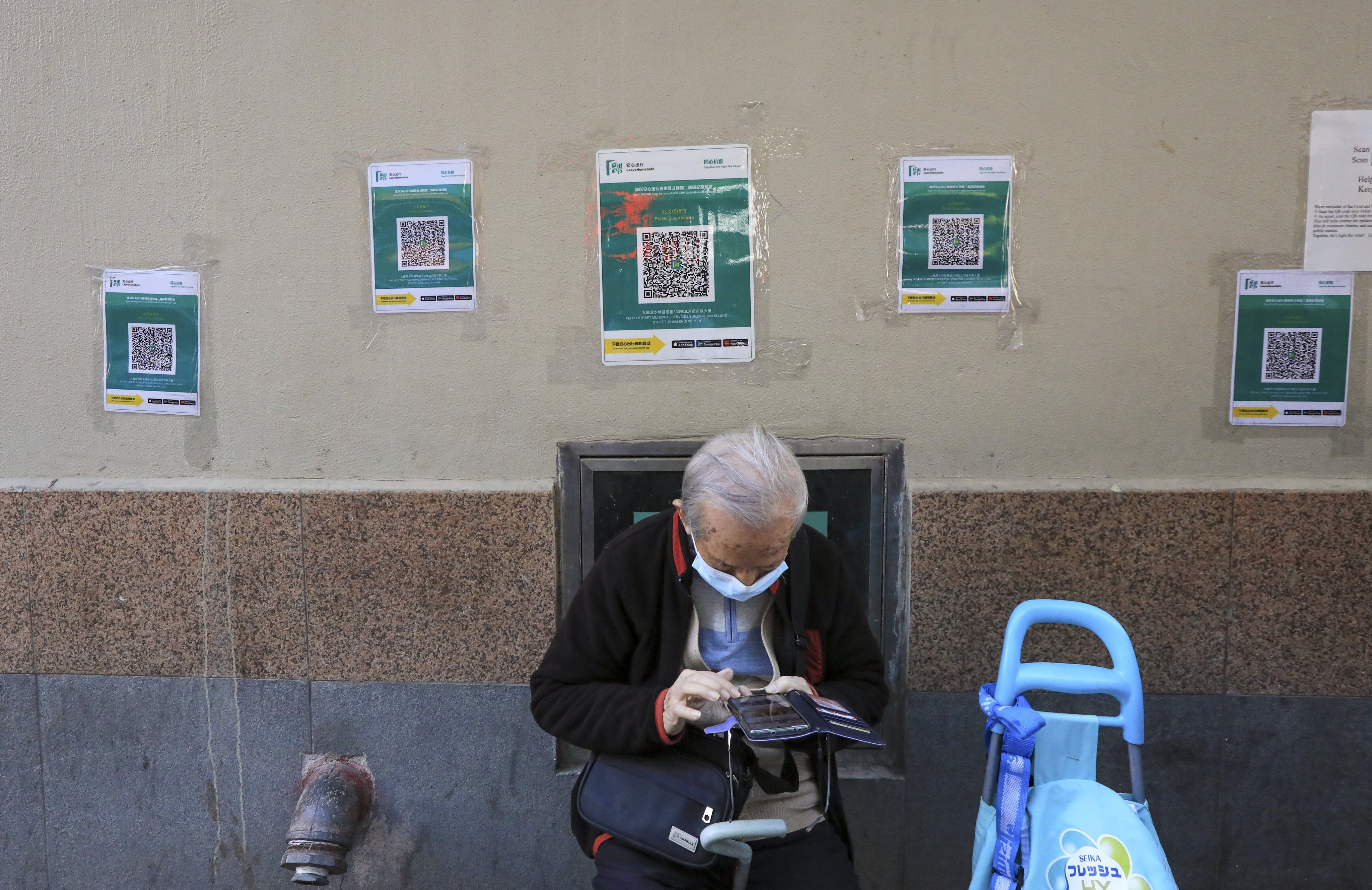 Nguoi gia tai Hong Kong khong tiem chung anh 1