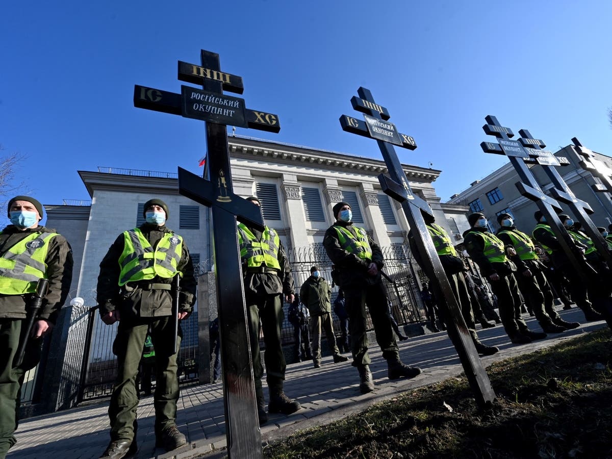 Nga se som so tan nhan vien ngoai giao khoi Ukraine hinh anh