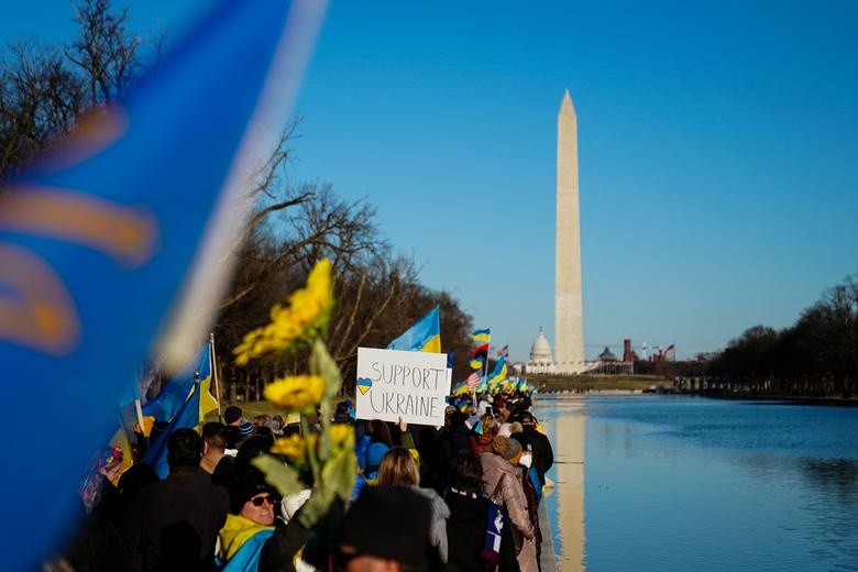 Nguoi dan khap the gioi bieu tinh phan doi tan cong Ukraine hinh anh