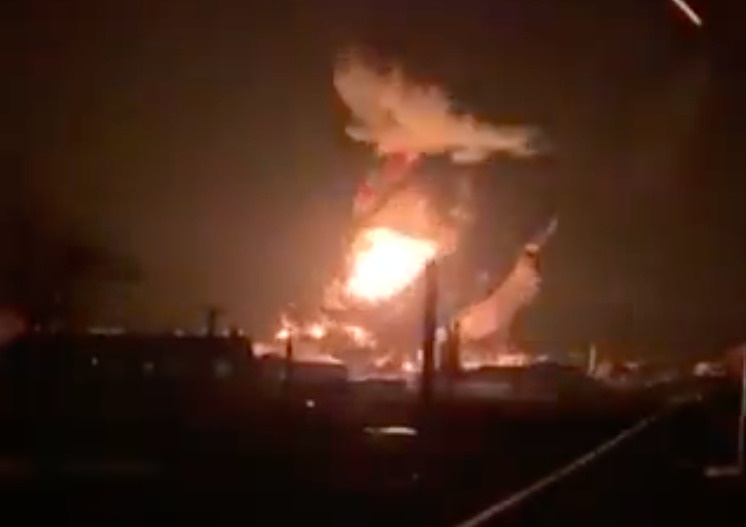 Kho tru dau can cu Vasylkiv bi na ten lua hinh anh