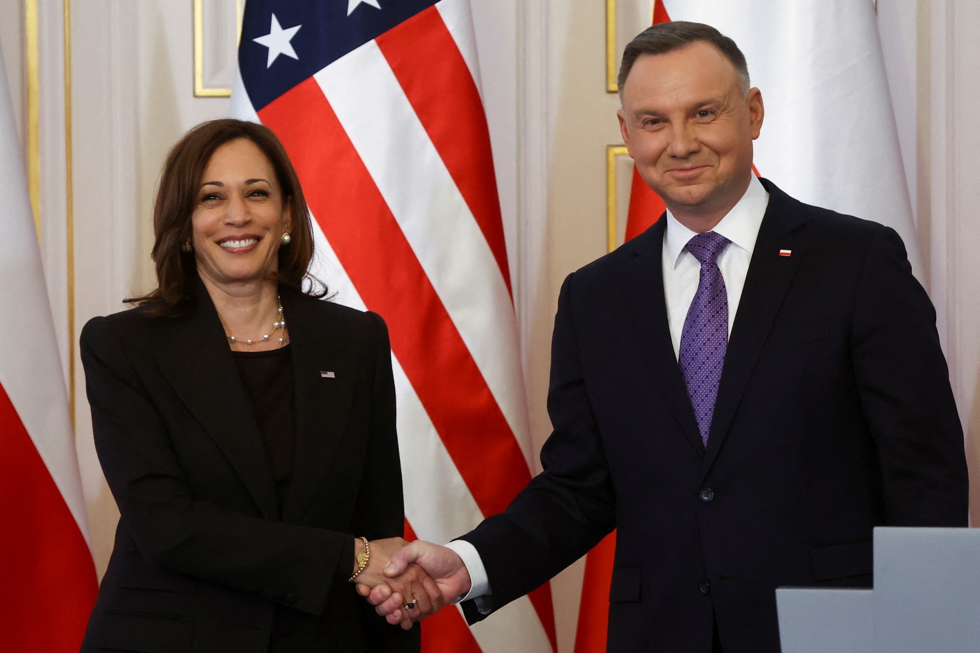 ba Harris tham Ba Lan anh 1