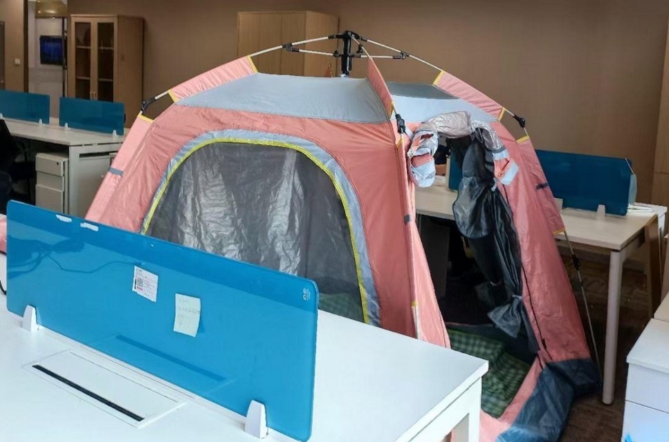 Nhan vien van phong Thuong Hai: Toi danh rang ke ben sep, that kho xu hinh anh