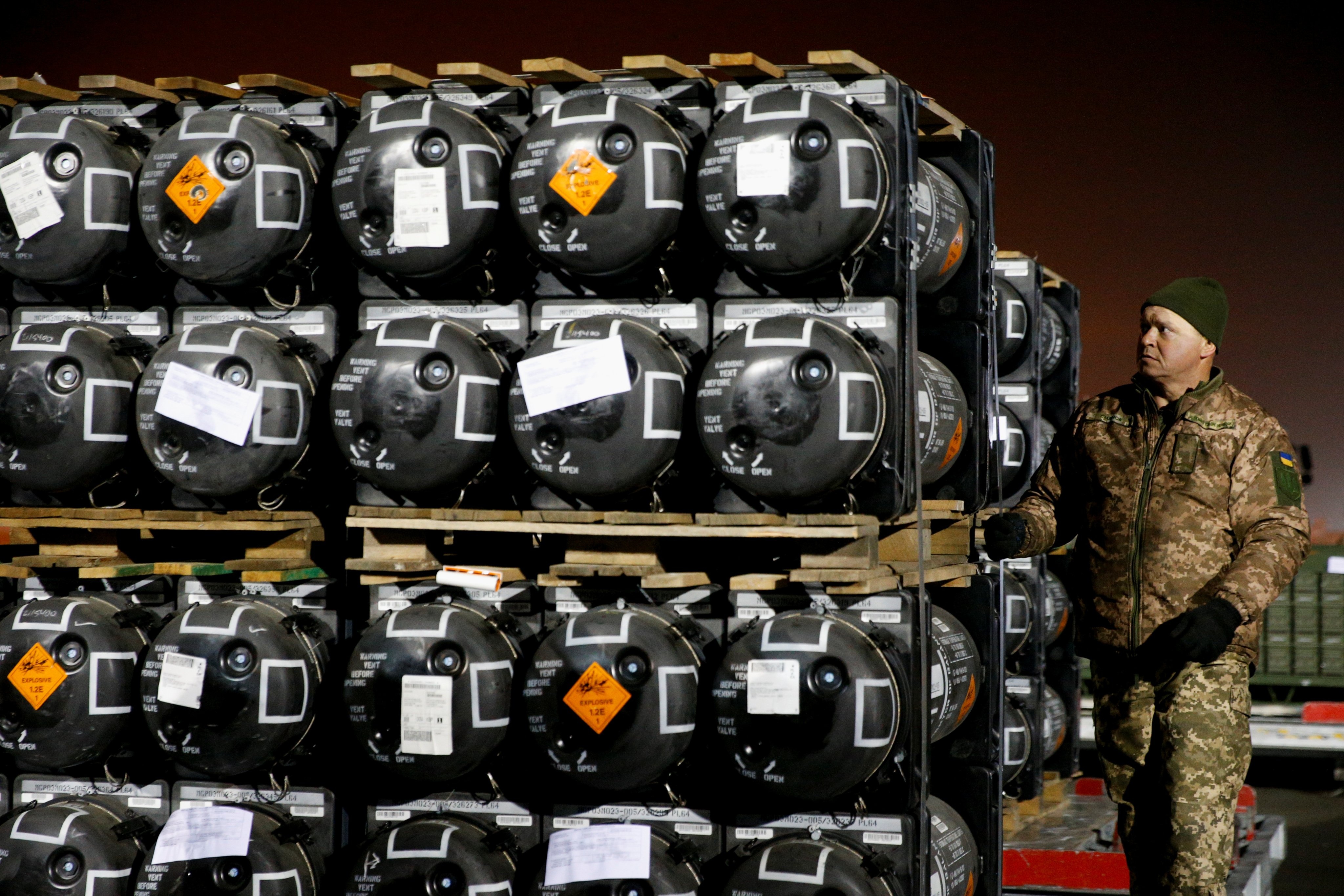 My vien tro quan su cho Ukraine anh 3