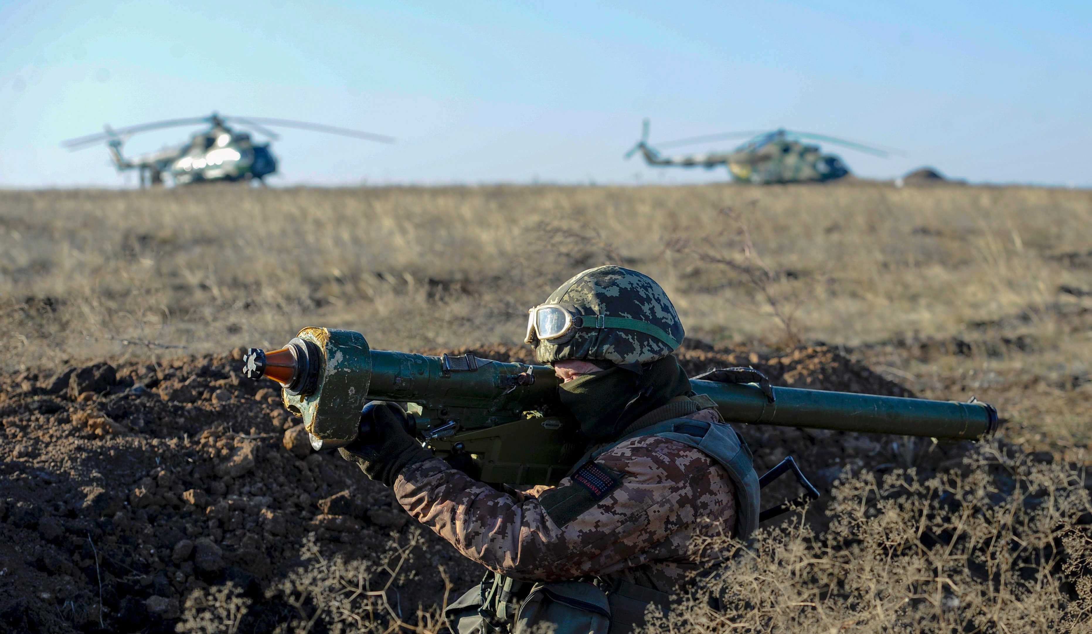 Kho ten lua sap can, My co dung vien tro cho Ukraine? hinh anh