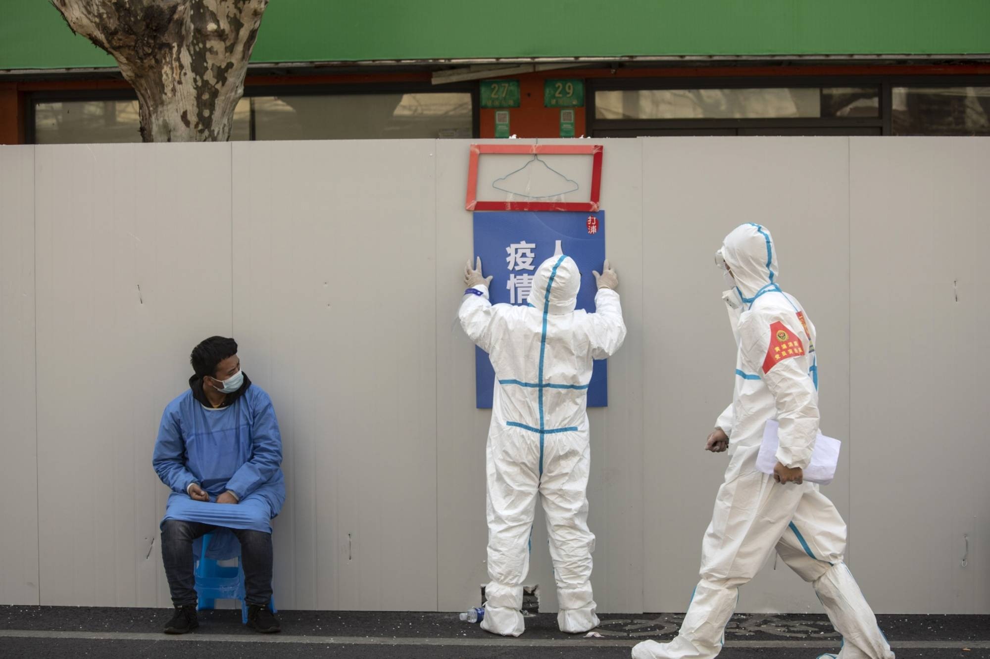 'Big White' - doi quan phong toa gay phan no o Trung Quoc hinh anh