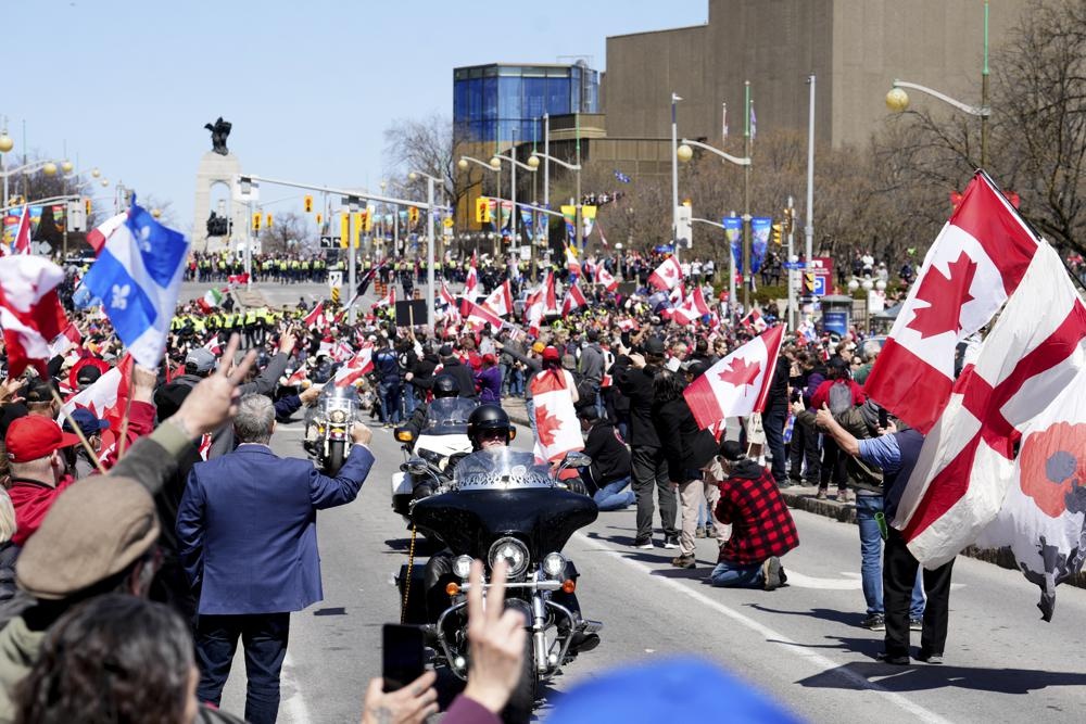 bieu tinh xe may o thu do Canada anh 6