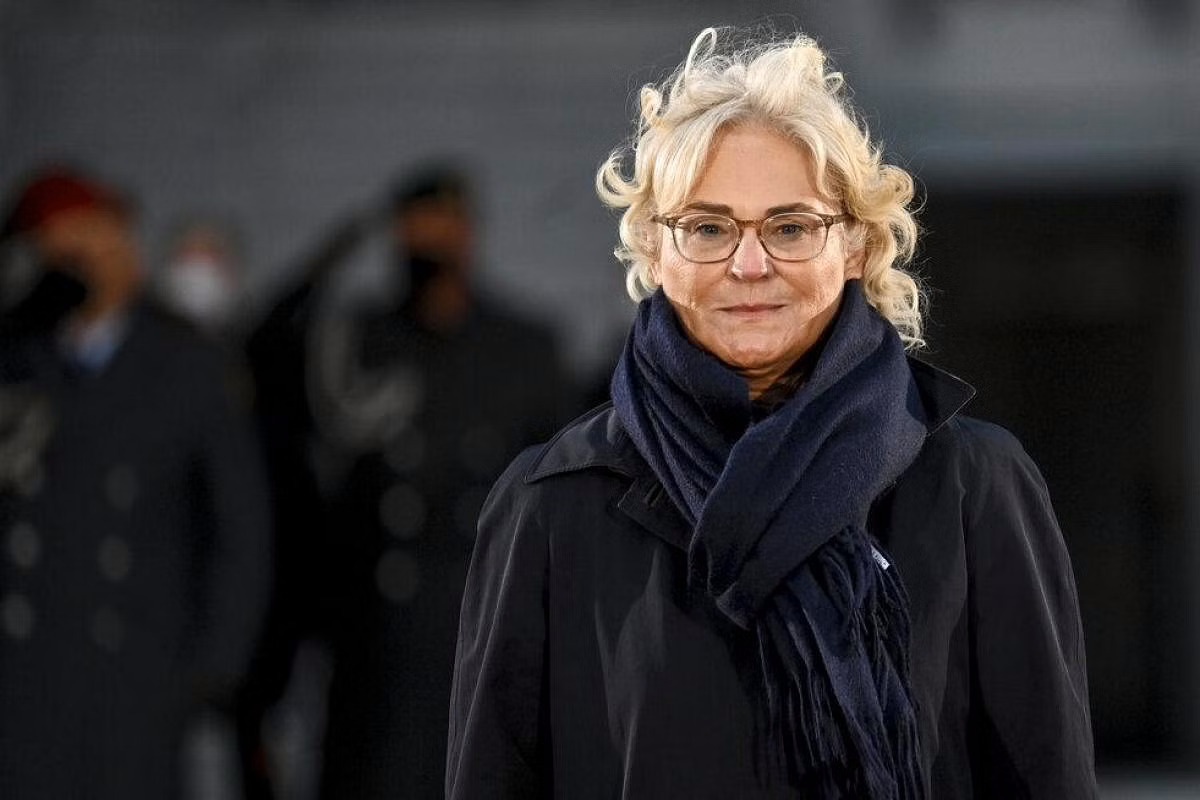 Bo truong Duc bi chi trich vi cho con 'di nho' truc thang quan doi hinh anh