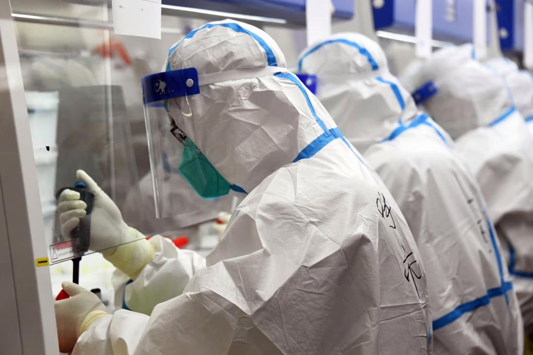 Trung Quoc dieu tra gian lan tai phong xet nghiem Covid-19 hinh anh