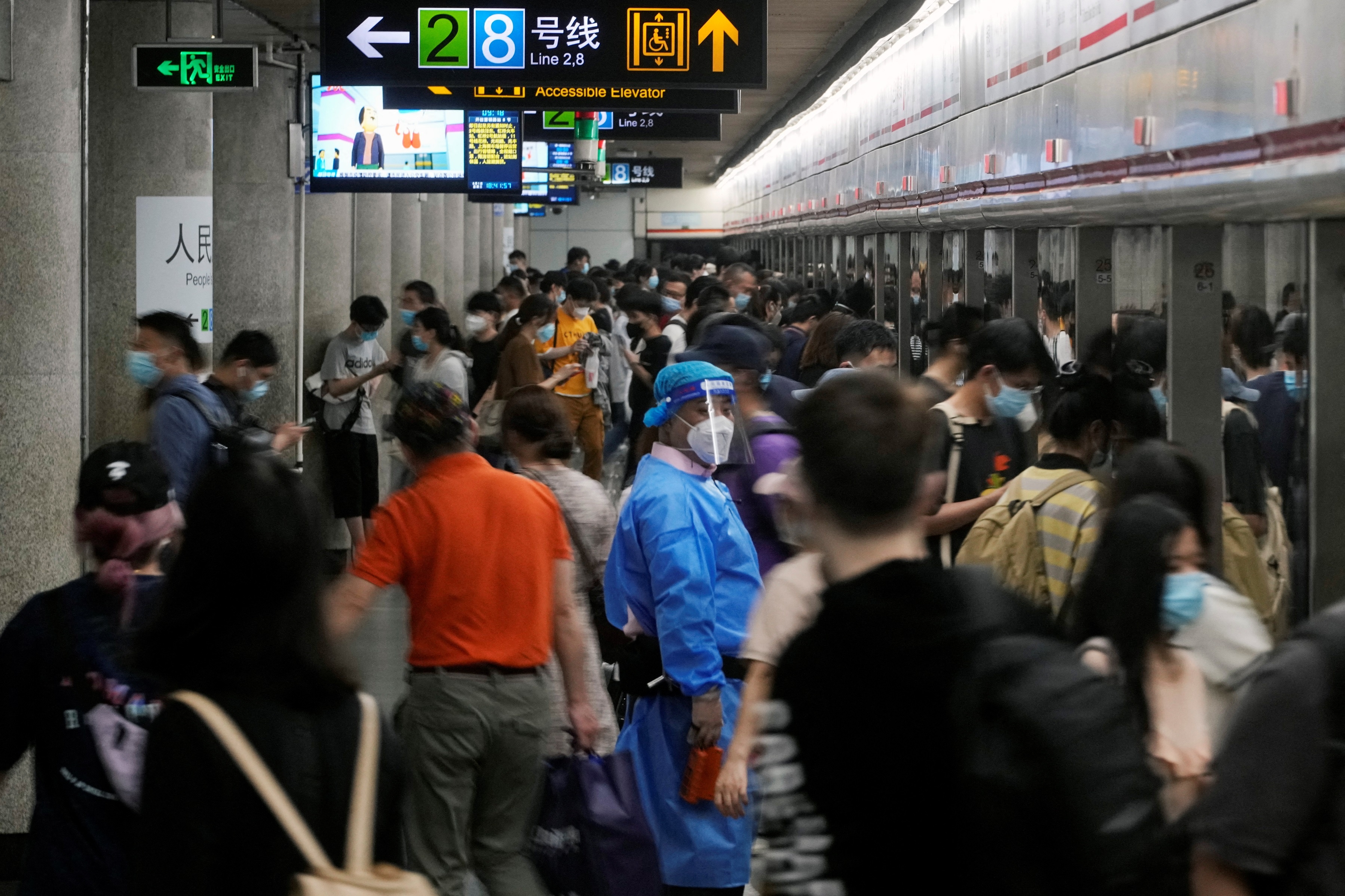 Nguoi Viet o Thuong Hai 'vui den khong the tin duoc' khi do phong toa hinh anh