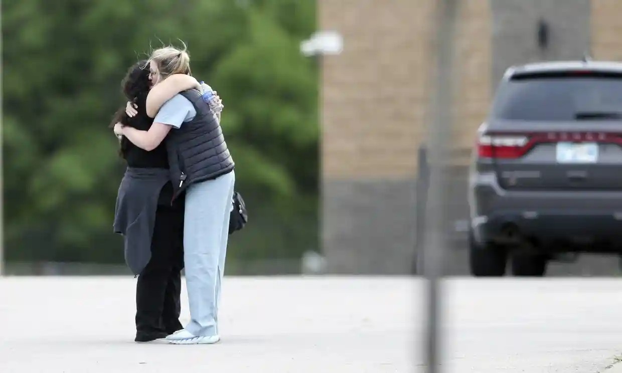 Nguoi tron thoat khoi vu xa sung o Tulsa ke lai gio phut kinh hoang hinh anh