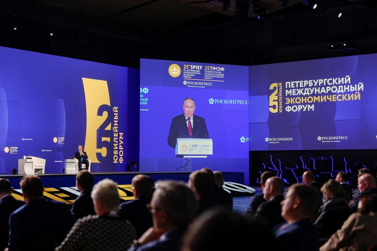 Hao quang tro lai voi ong Putin anh 4