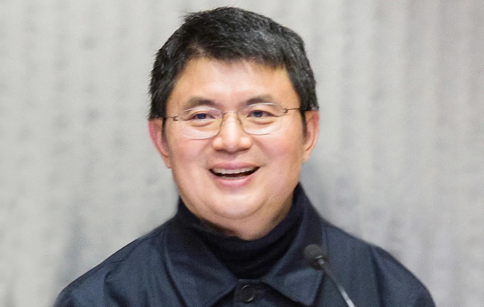 Ty phu Tieu Kien Hoa ra toa hinh anh