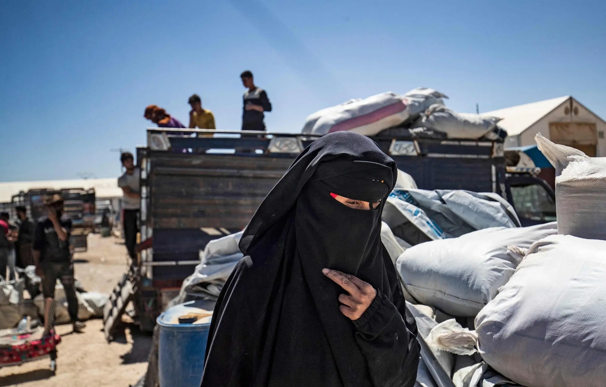 nhung dua con cua IS anh 4