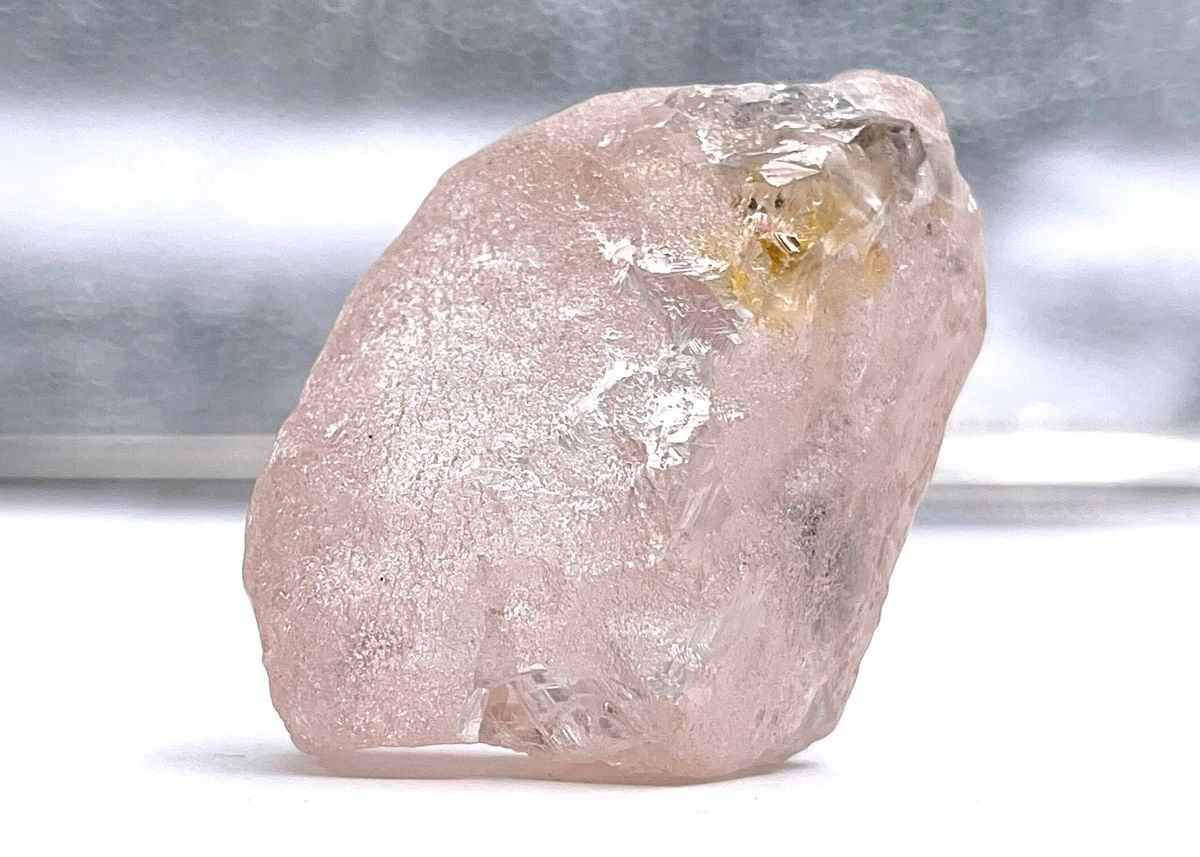 Phat hien vien kim cuong hong sieu quy hiem o Angola hinh anh