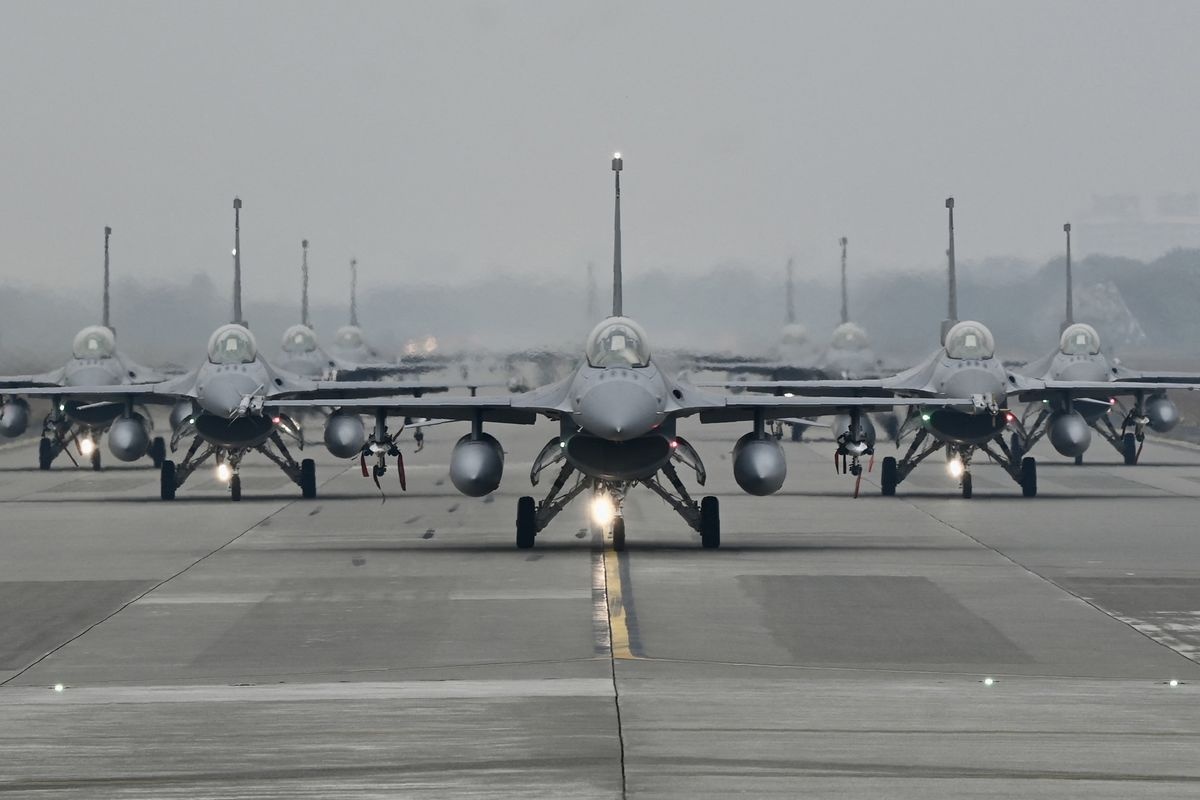 Trung Quoc canh bao cac hang hang khong tranh bay khu vuc gan Dai Loan hinh anh