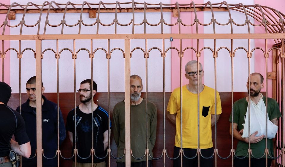 Ba tu binh nuoc ngoai doi mat an tu hinh o Donetsk hinh anh