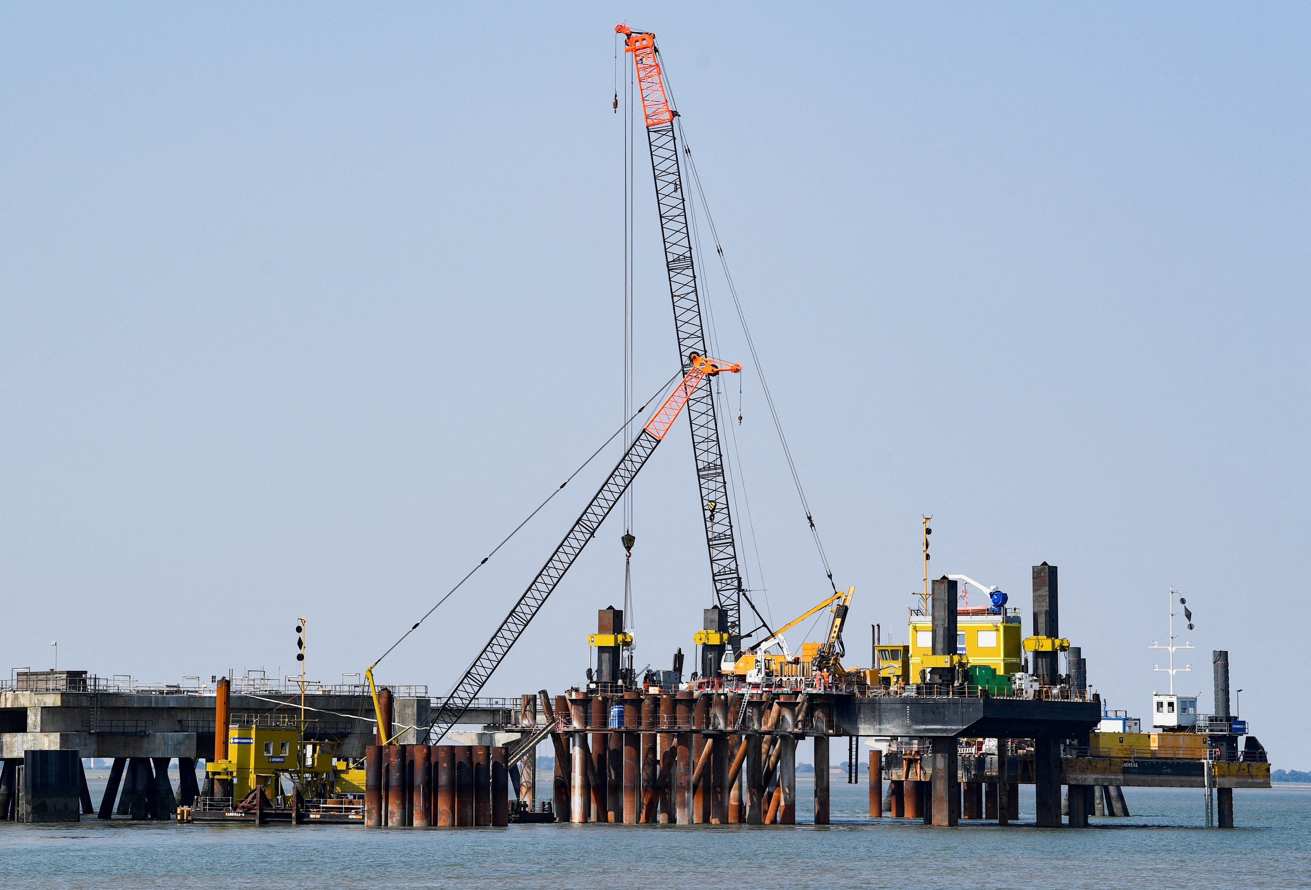 Nga cat khi dot anh 4