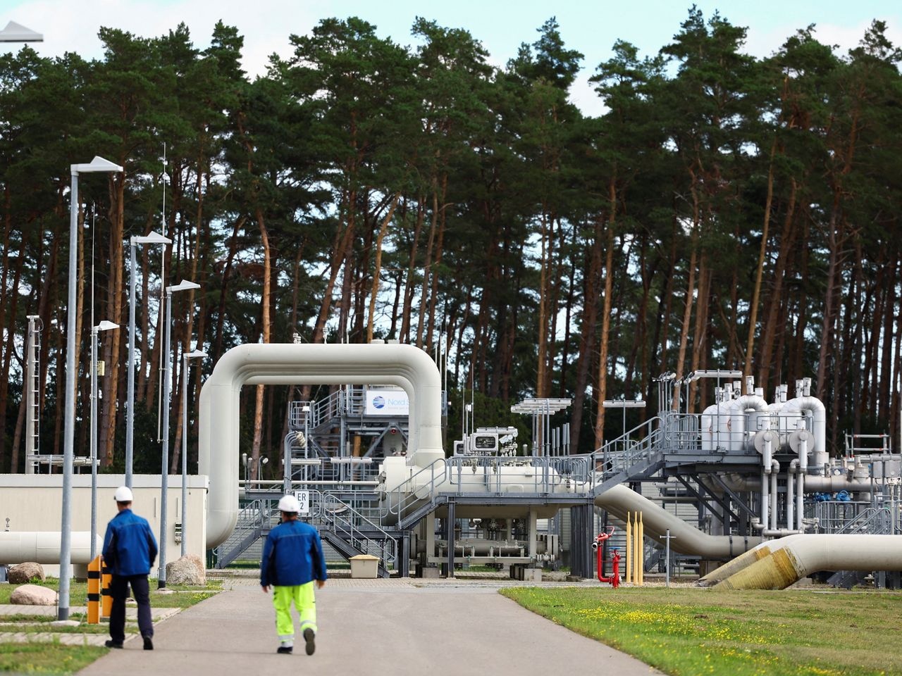 Nga cat khi dot anh 2