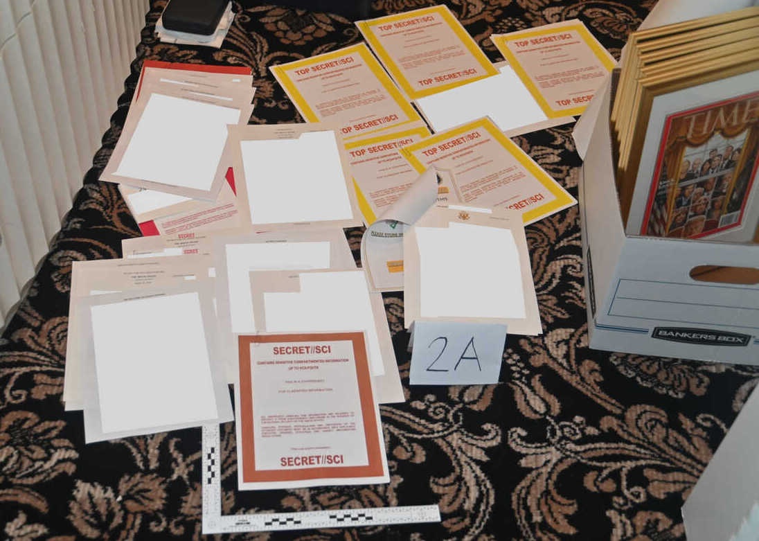 FBI tim thay tai lieu nang luc hat nhan nuoc ngoai tai nha ong Trump hinh anh