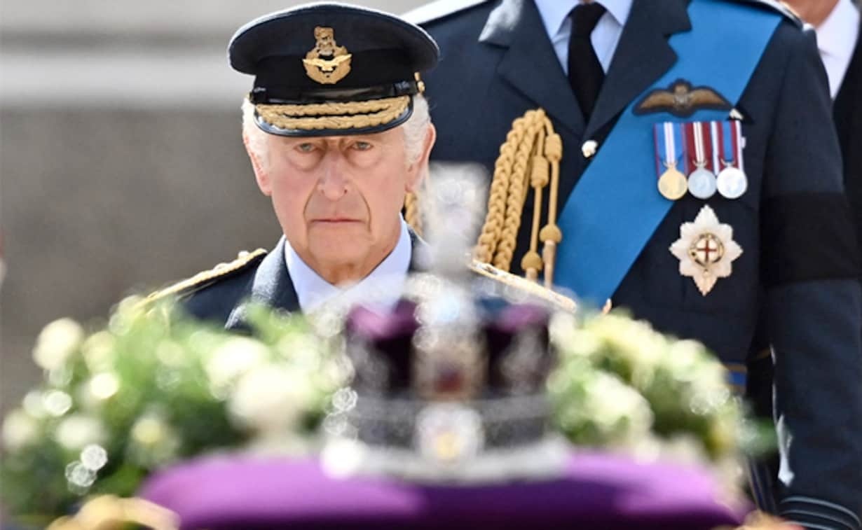 Vua Charles III len tieng truoc tang le cua nu hoang hinh anh