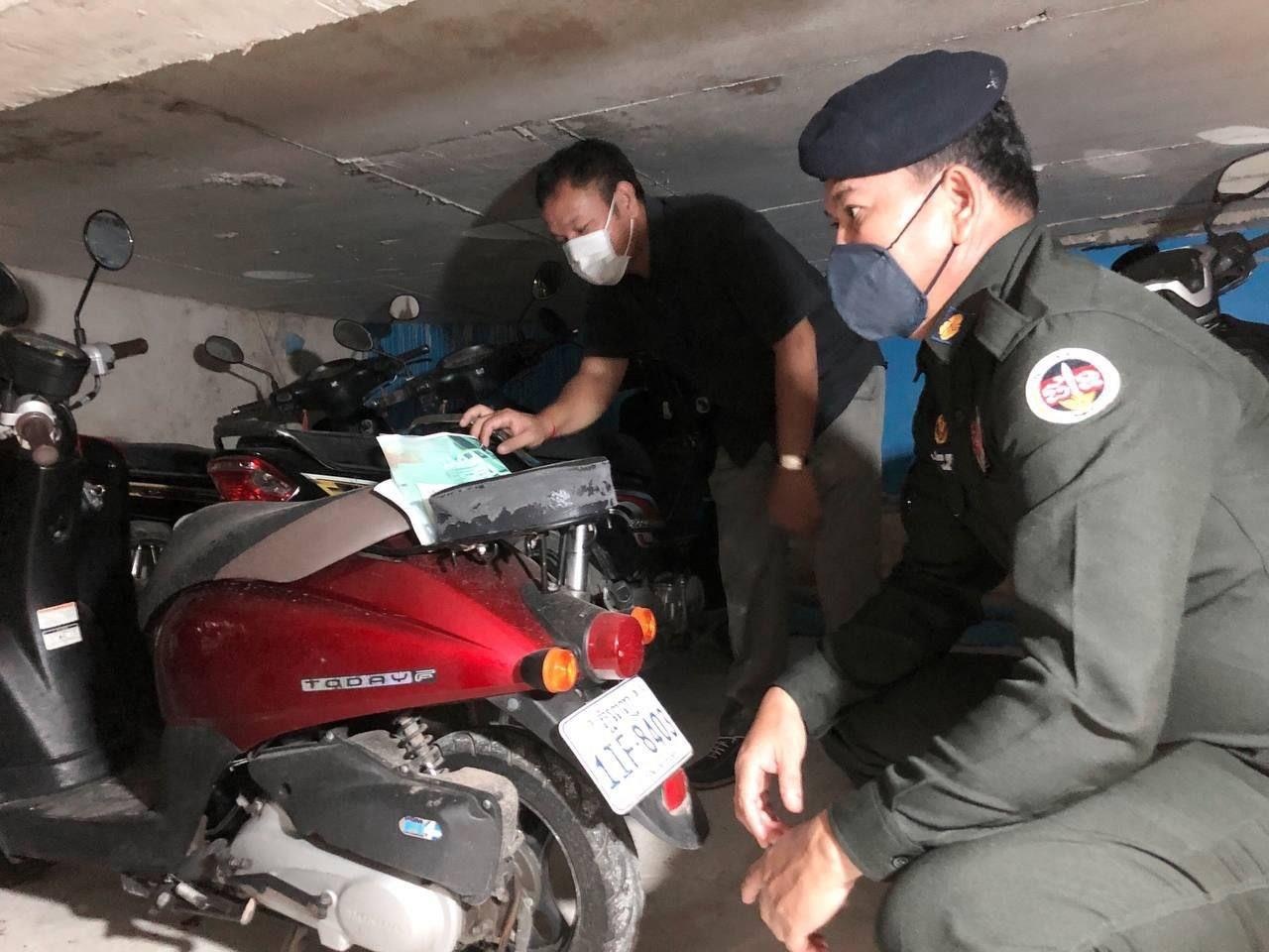 Hon 1.000 xe bi thu giu o Phnom Penh sau dot kham xet cac tiem cam do hinh anh