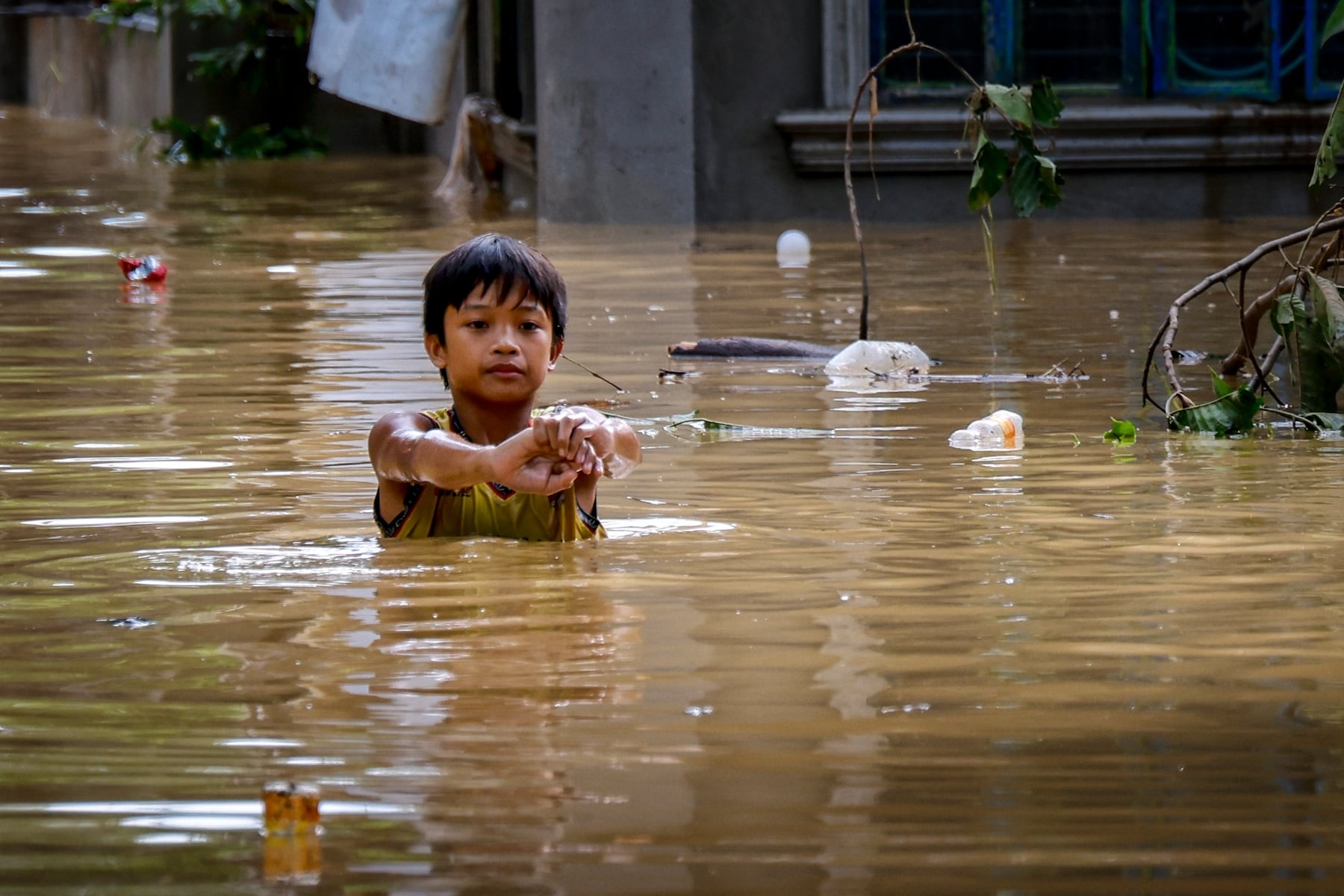 Nhieu noi bi nhan chim sau con thinh no cua bao Noru o Philippines hinh anh