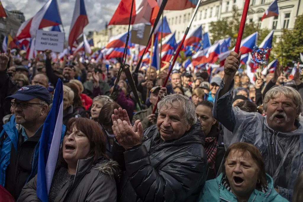 Dau hieu ve mua dong bat on o chau Au hinh anh