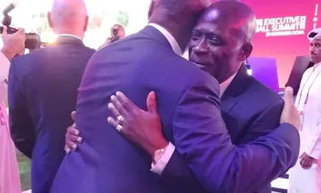 Nghi van noi len khi chu tich FEGAFOOT xuat hien o World Cup hinh anh