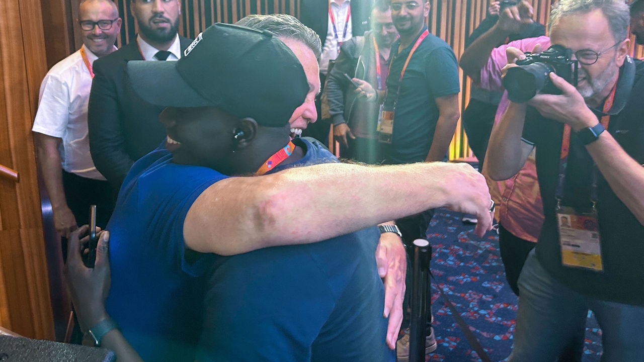 HLV Ha Lan Van Gaal om phong vien tai World Cup hinh anh