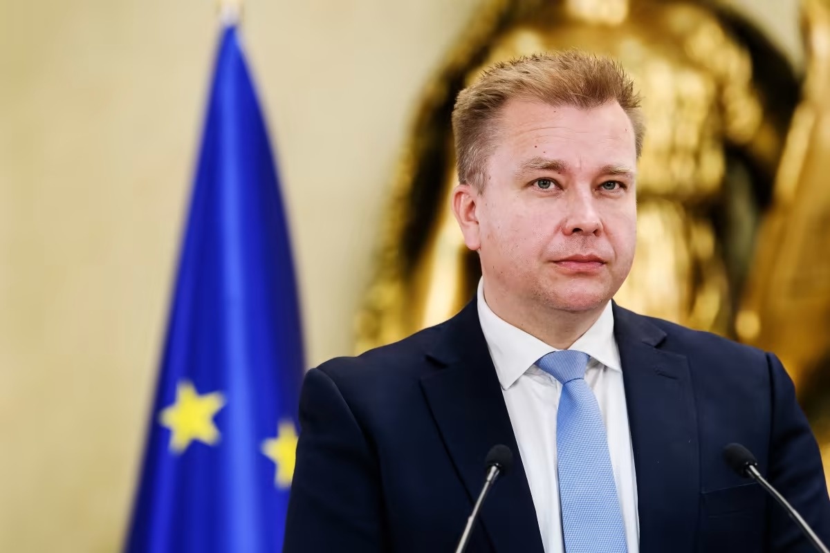 Bo truong Quoc phong Phan Lan nghi thai san hinh anh