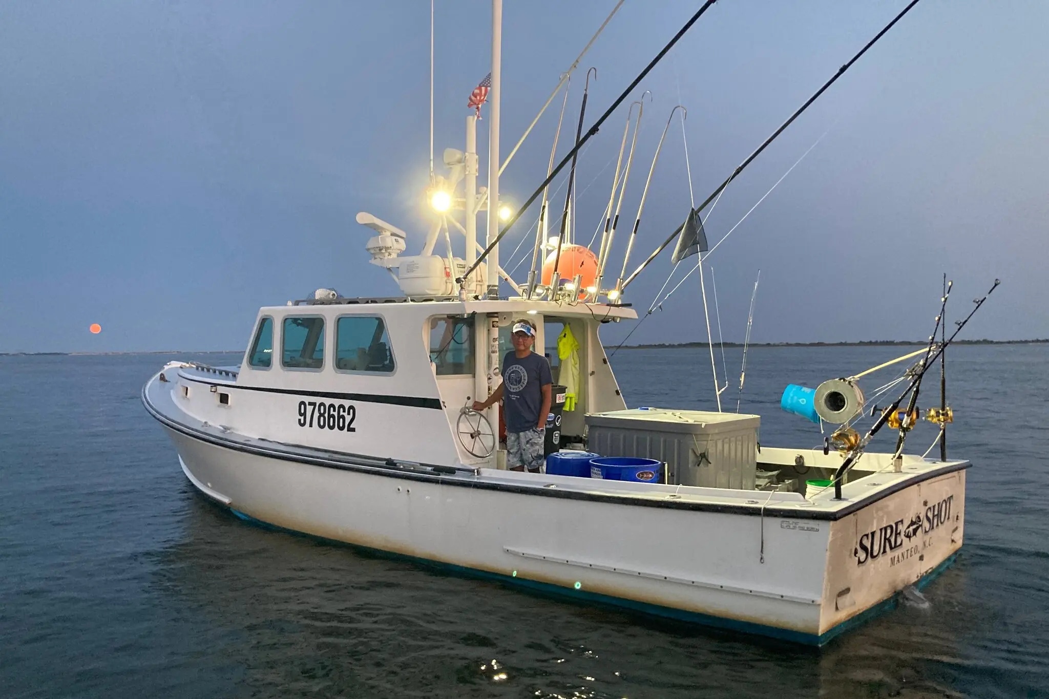 mat tich tren bien anh 2