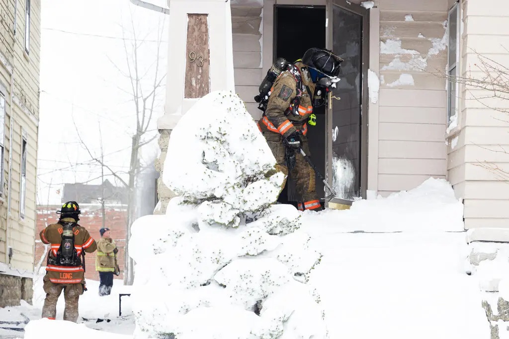 Canh ngo lot ta su tan khoc cua bao tuyet 'quai vat' o My hinh anh