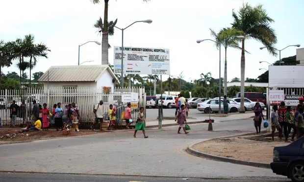 Thi the bi bo ngoai nha xac o Papua New Guinea vi qua tai hinh anh