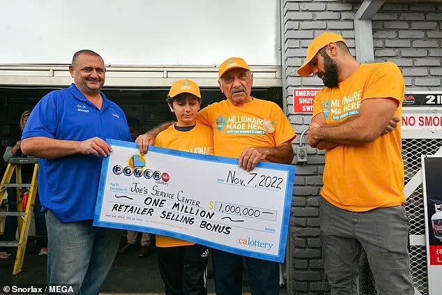 Trai long cua nguoi dan ong California trung so hon 2 ty USD hinh anh