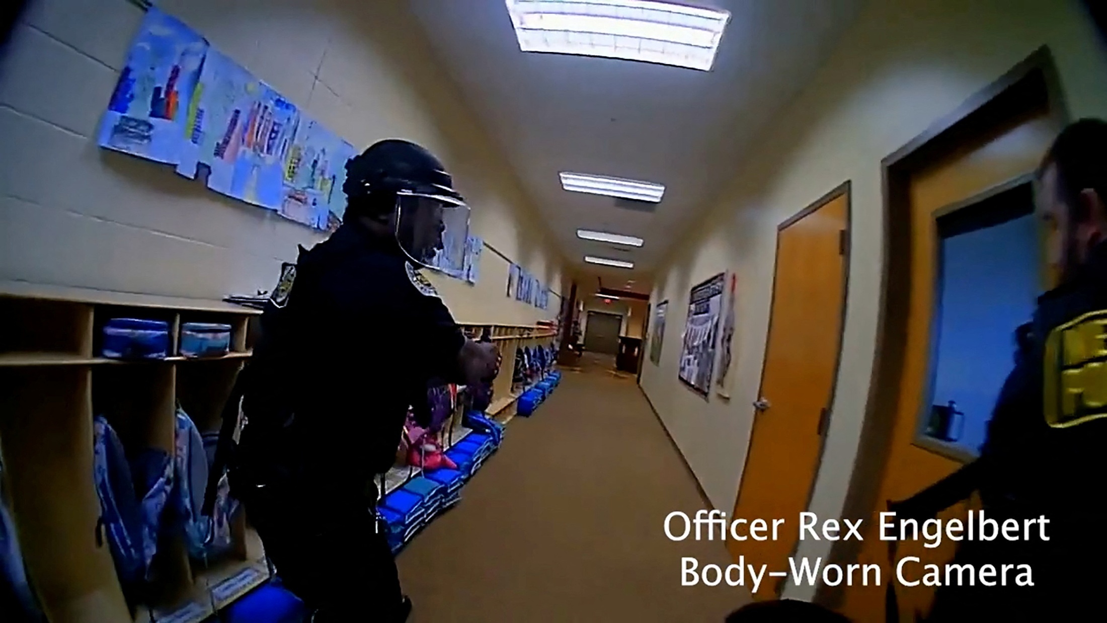 14 phut kinh hoang trong vu xa sung truong hoc o Nashville hinh anh