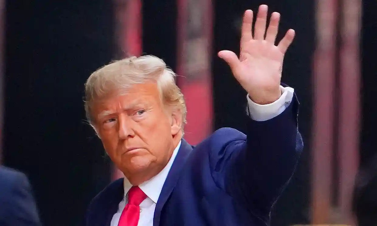 Ong Trump dang video tu doan xe ho tong tren duong toi New York hinh anh