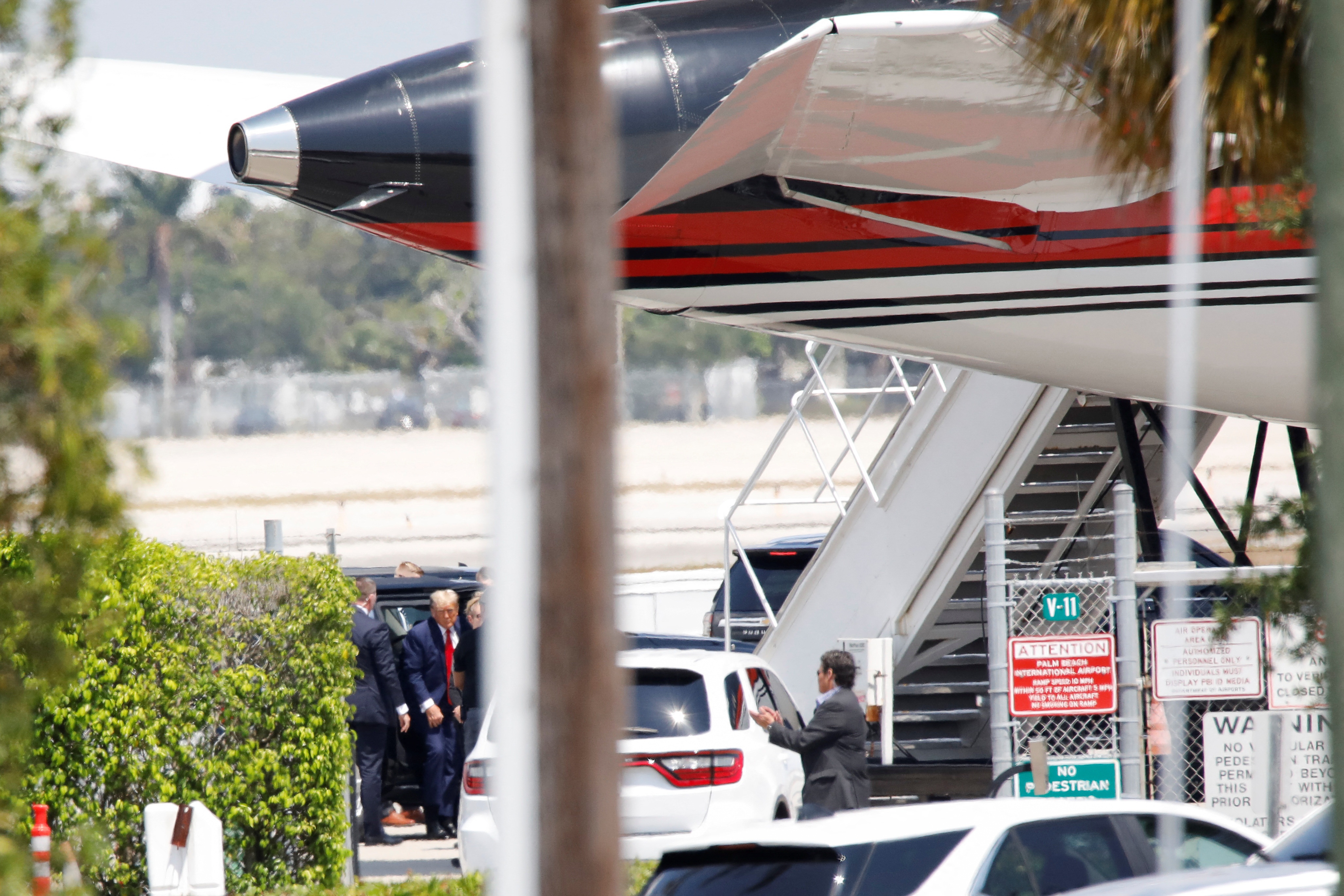 trump bi truy to anh 1