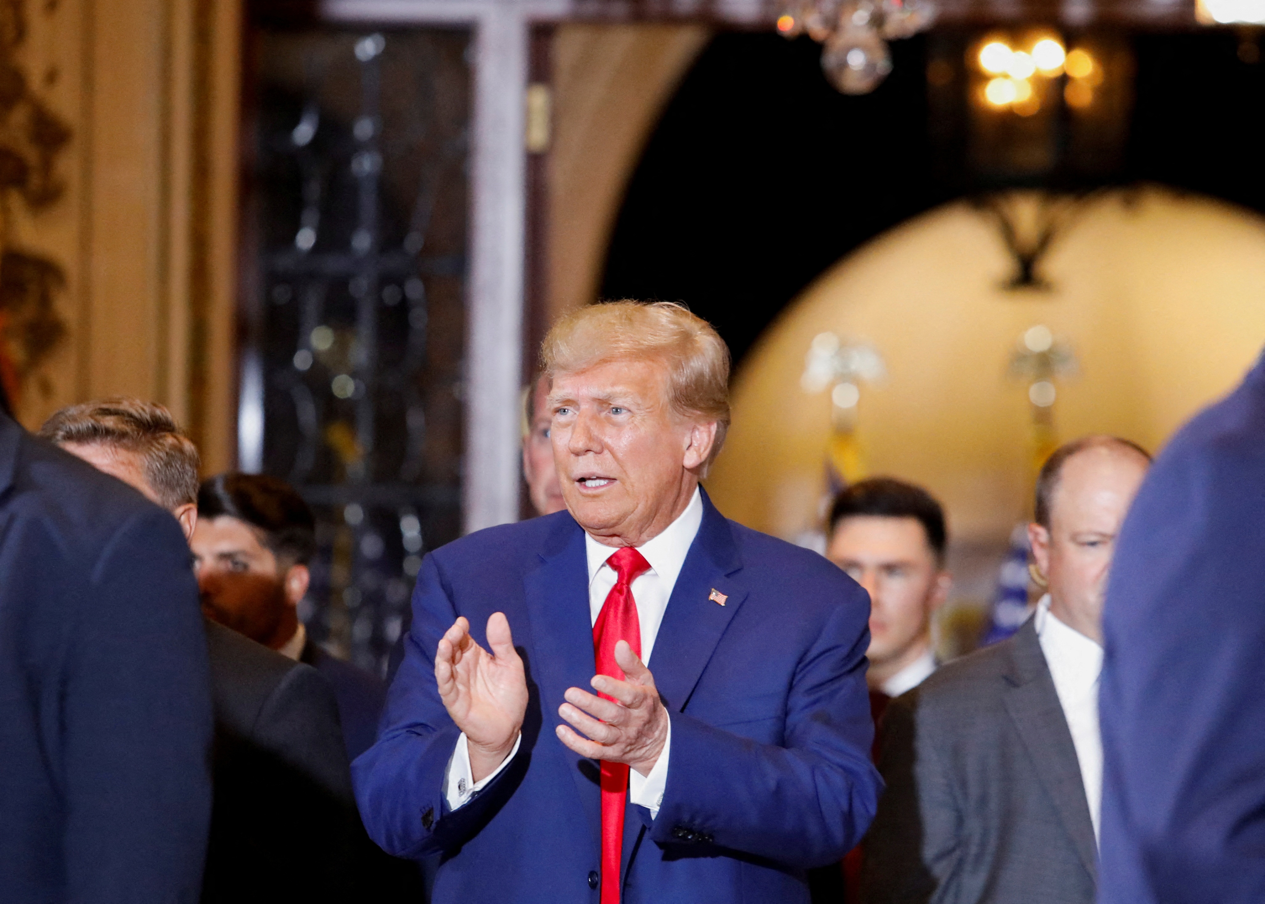 trump bi truy to anh 3