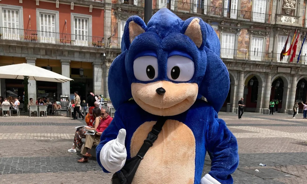 Bo do nhim Sonic chay lot ta nang nong nhu lo lua o Tay Ban Nha hinh anh