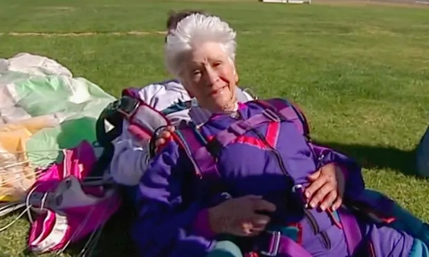 Tinh trang cu ba 95 tuoi bi canh sat Australia dung sung dien ban hinh anh