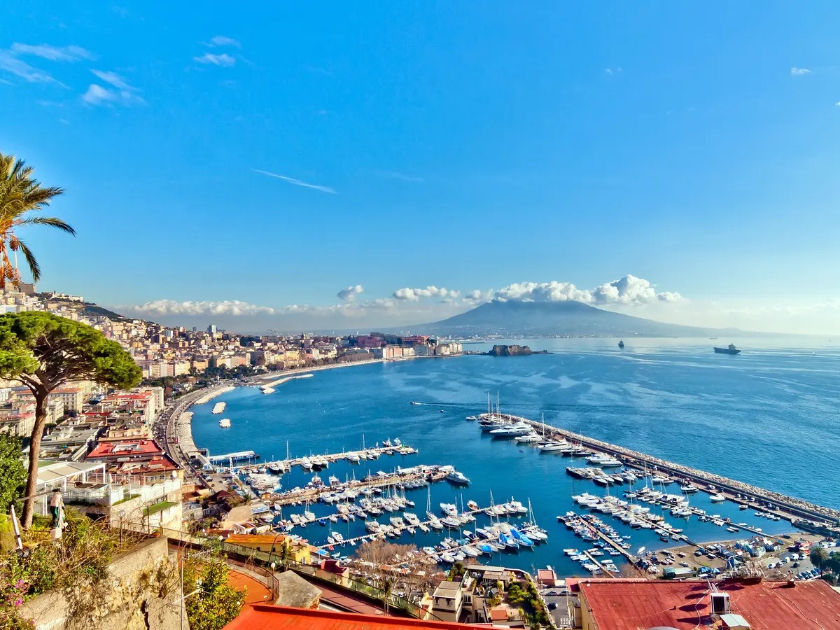 Napoli cam cua sieu du thuyen cua ty phu giau thu hai the gioi hinh anh