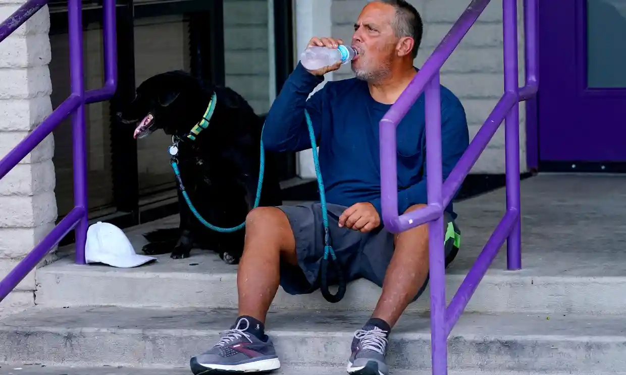 Nhieu noi o My nang nhu do lua, cu dan duoc khuyen cao de mat hang xom hinh anh