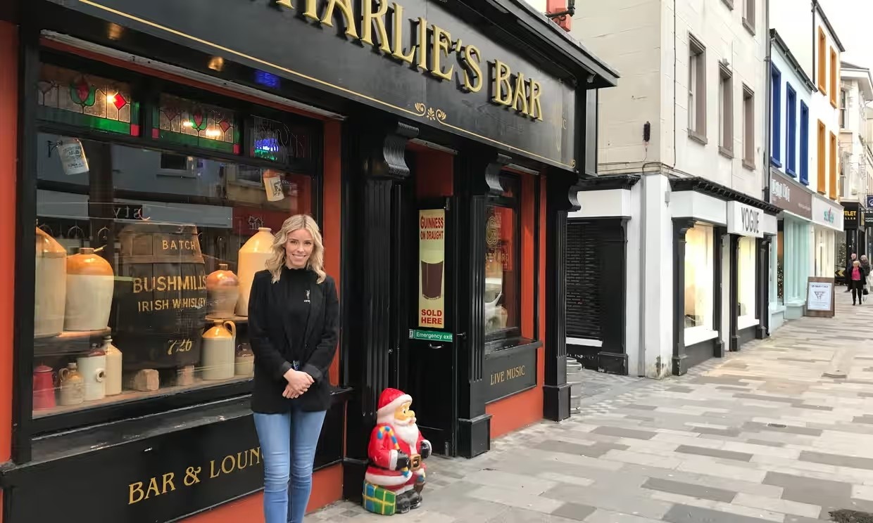 Quan bar bong dung noi tieng khap the gioi sau mot video ngan hinh anh